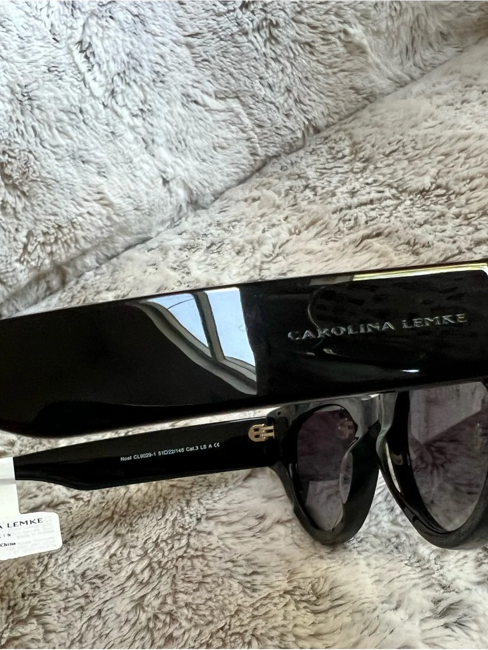 Caroline Lemke chic black
